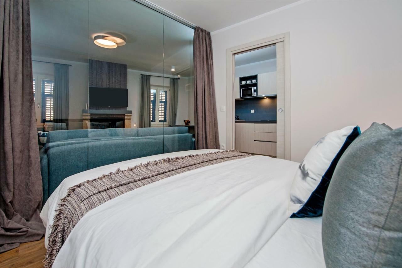 Harmony In Blue Apartment โรวีน ภายนอก รูปภาพ