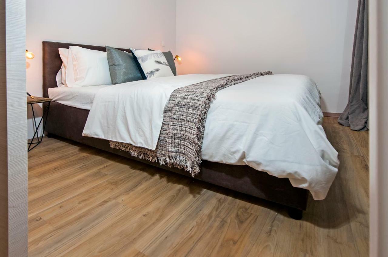 Harmony In Blue Apartment โรวีน ภายนอก รูปภาพ