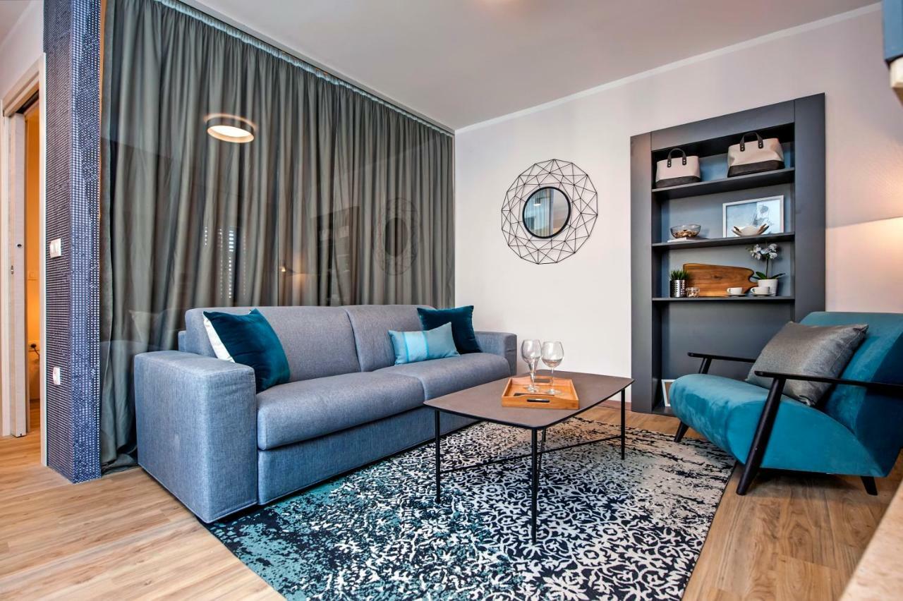 Harmony In Blue Apartment โรวีน ภายนอก รูปภาพ