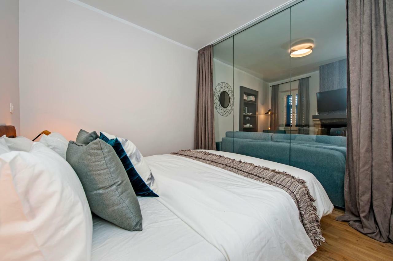 Harmony In Blue Apartment โรวีน ภายนอก รูปภาพ