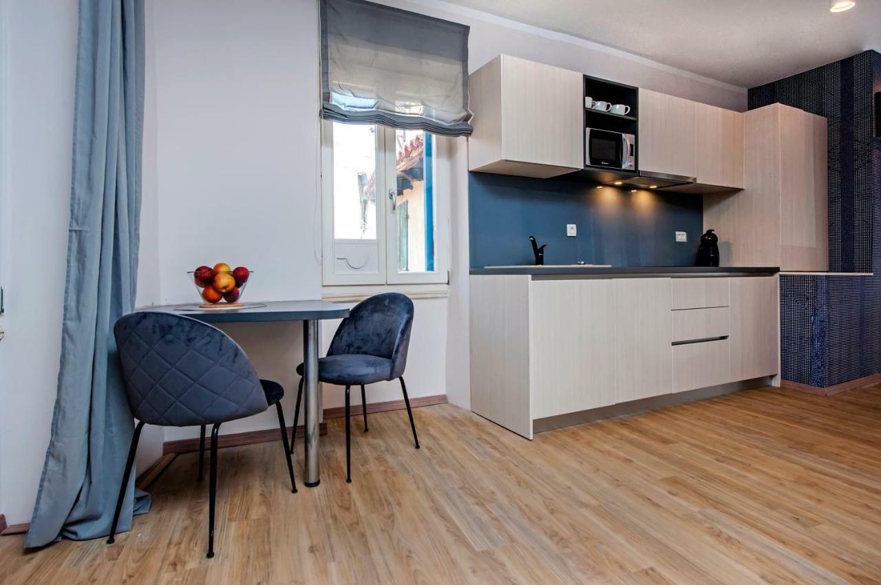 Harmony In Blue Apartment โรวีน ภายนอก รูปภาพ