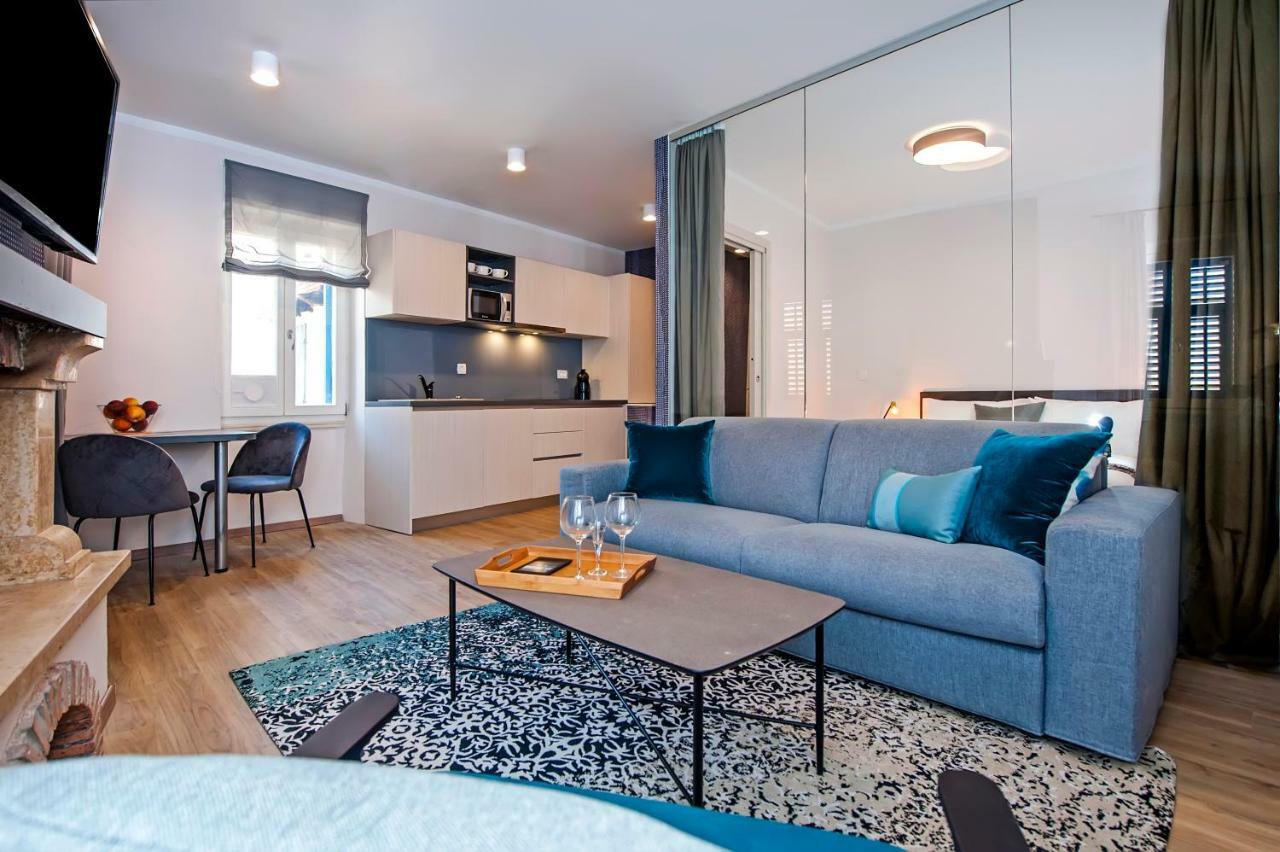 Harmony In Blue Apartment โรวีน ภายนอก รูปภาพ