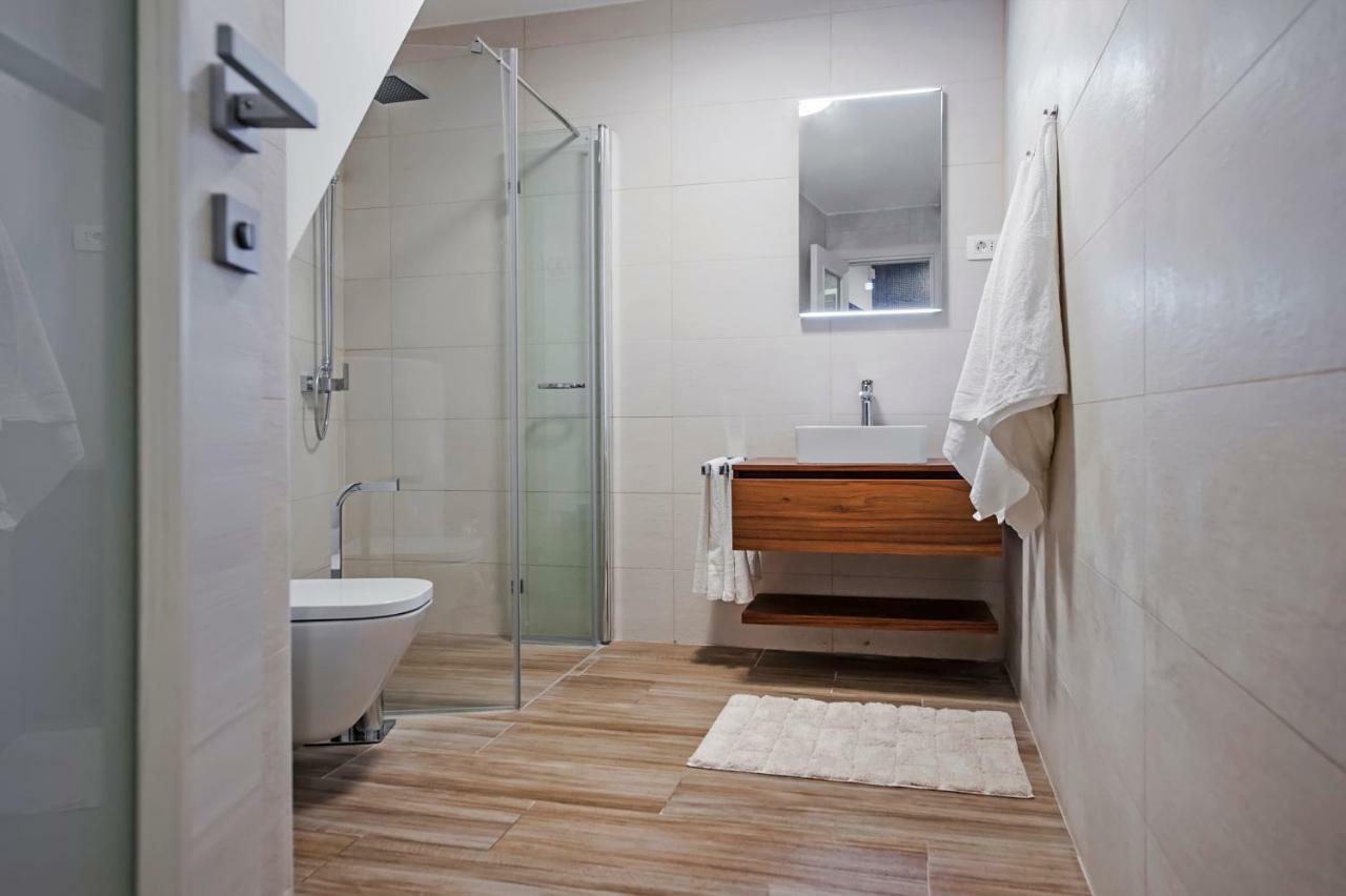 Harmony In Blue Apartment โรวีน ภายนอก รูปภาพ