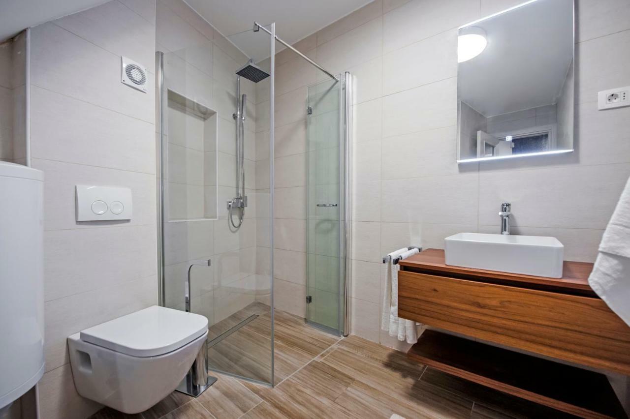 Harmony In Blue Apartment โรวีน ภายนอก รูปภาพ