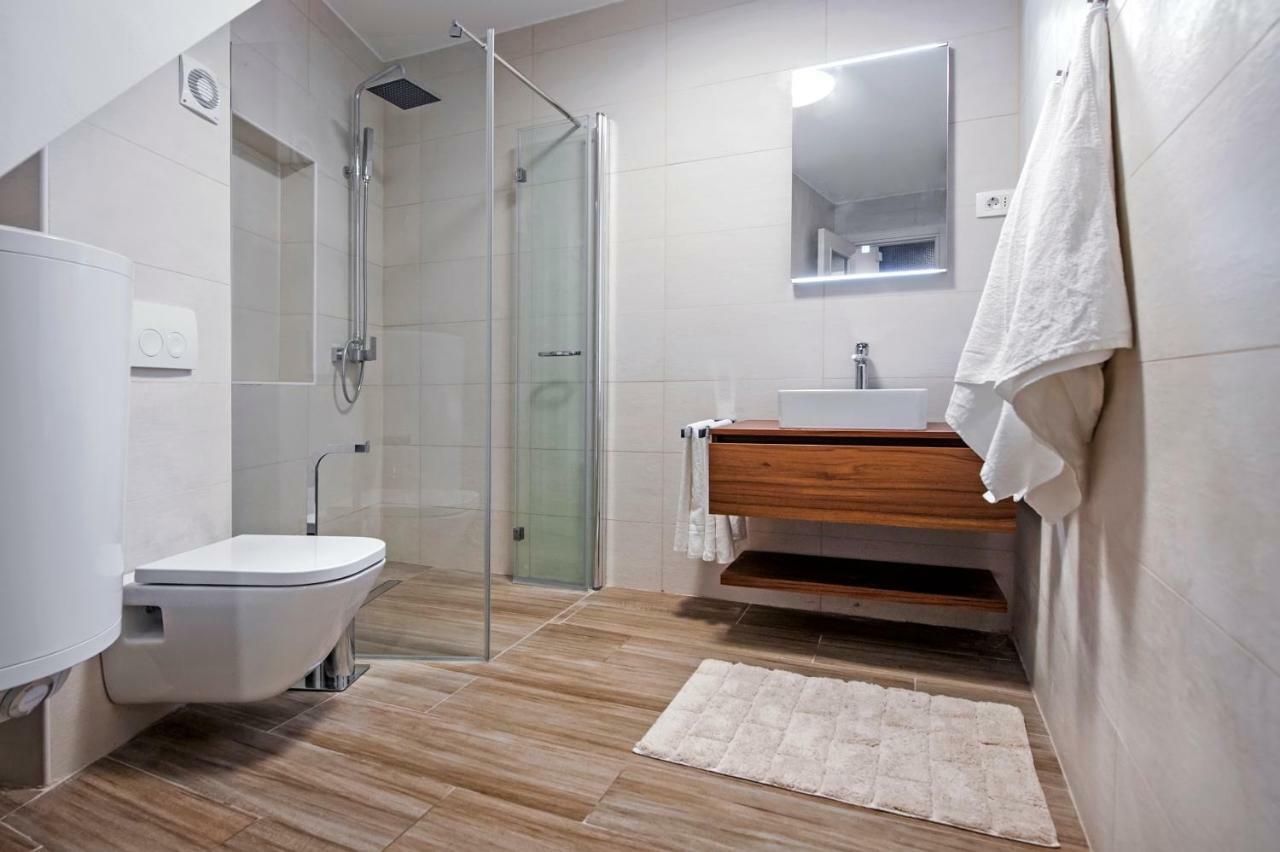Harmony In Blue Apartment โรวีน ภายนอก รูปภาพ