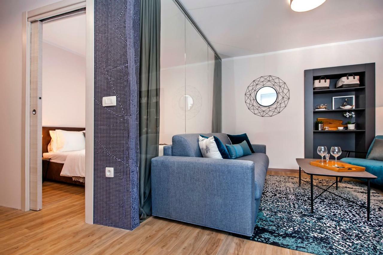 Harmony In Blue Apartment โรวีน ภายนอก รูปภาพ