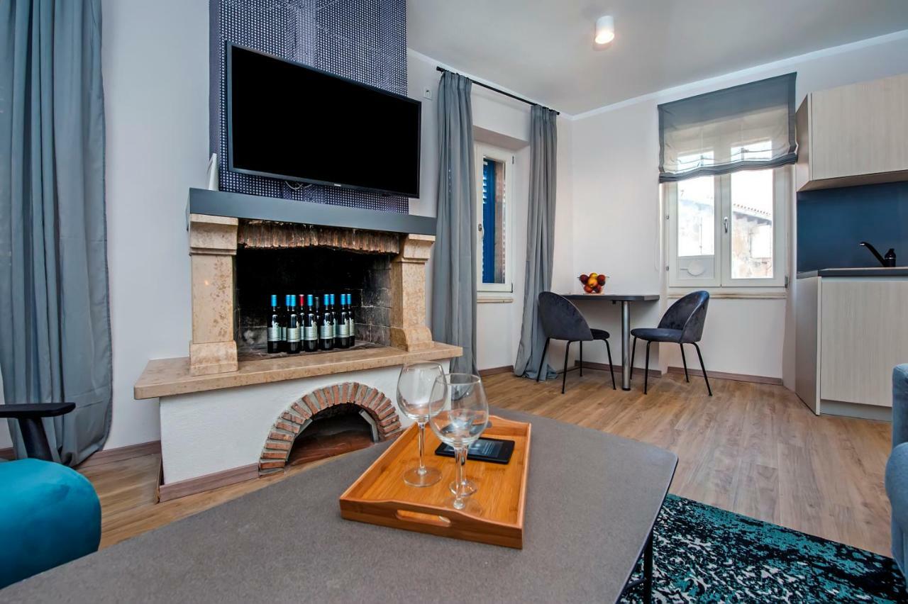 Harmony In Blue Apartment โรวีน ภายนอก รูปภาพ